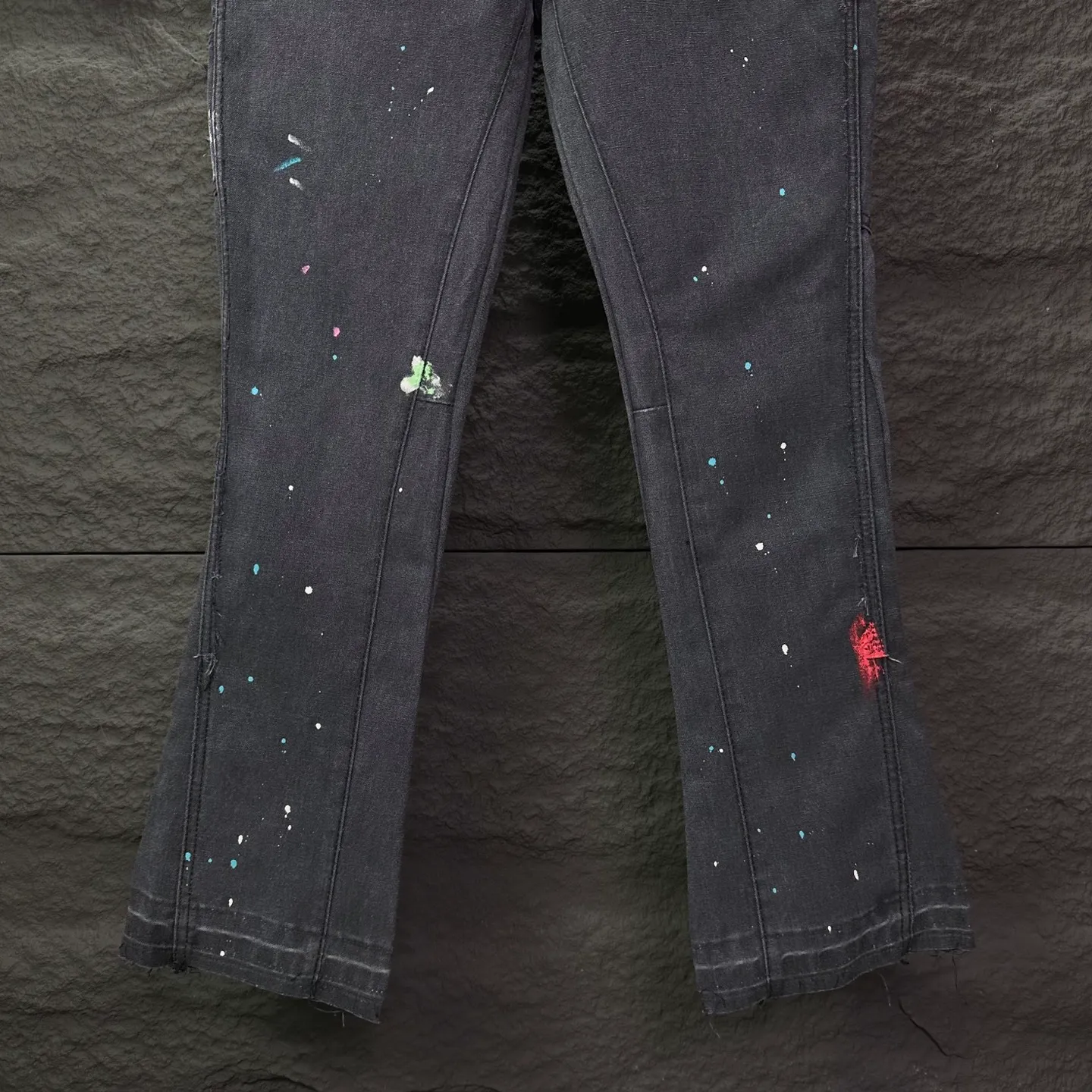 P260 GALLERY DEPT. 2025 new patchwork hand-painted splash-ink couple style loose bootcut jeans 🔥High version🔥High version🔥Top ceiling quality Styles with different washed textures, very friendly to people with thin legs and thick legs, the bootcut version is very flattering to the leg shape Moderate length that never goes out of style, easy to match with casually, basic styling for various styles, a must-have in the wardrobe! The fabric is stiff but also makes the upper body soft without losing texture. The washing process is even more perfect. It is a must-have item for everyone! ! ! Washed wheat, hang tag, pants label, three complete labels Color: dark gray Size: 28, 30, 32, 34, 36 (five sizes)